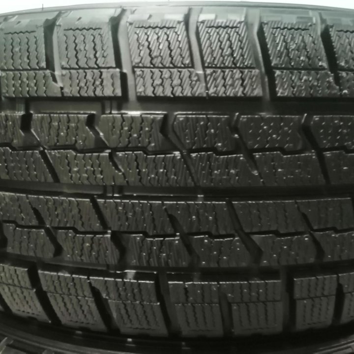 Комплект (№336) зимних шин 215/65R16 изЯпонии