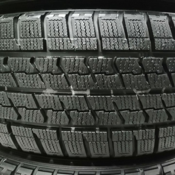 Комплект (№336) зимних шин 215/65R16 изЯпонии