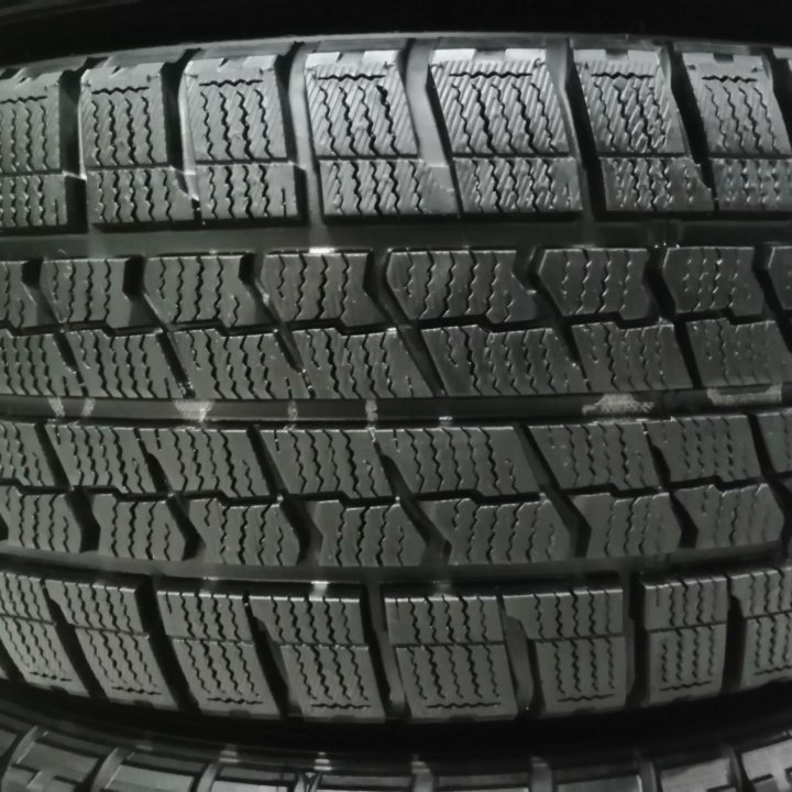 Комплект (№336) зимних шин 215/65R16 изЯпонии