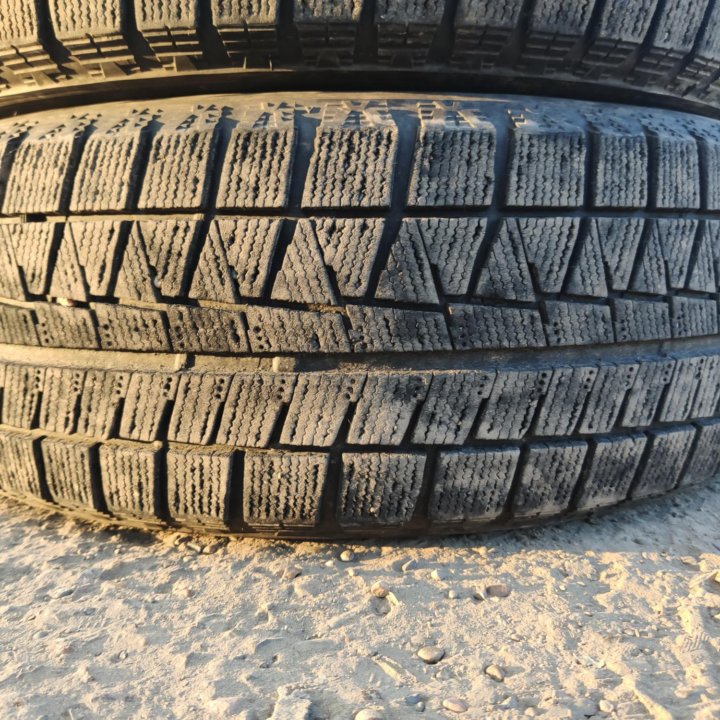 Bridgestone Blizzak Revo GZ, 215/65/16