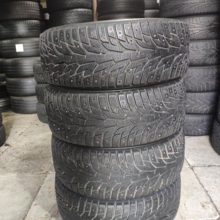 Hankook 235/55/17 зима 4шт