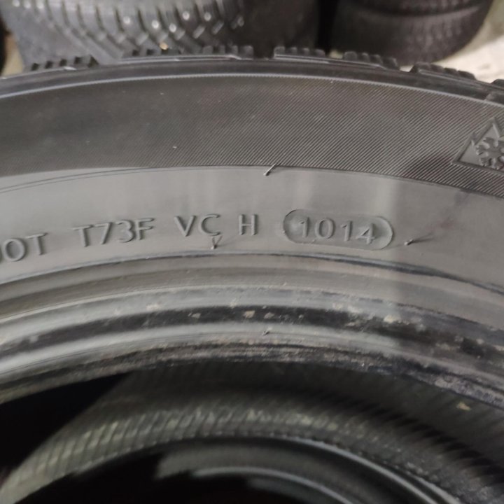 Hankook 235/55/17 зима 4шт