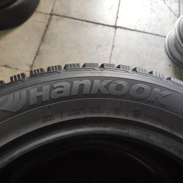 Hankook 235/55/17 зима 4шт