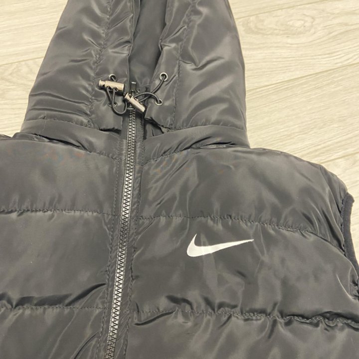 Жилетка Nike черная 54