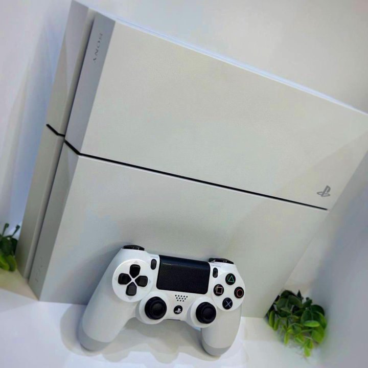 Приставка SonyPlaystation 4 + 700 игр