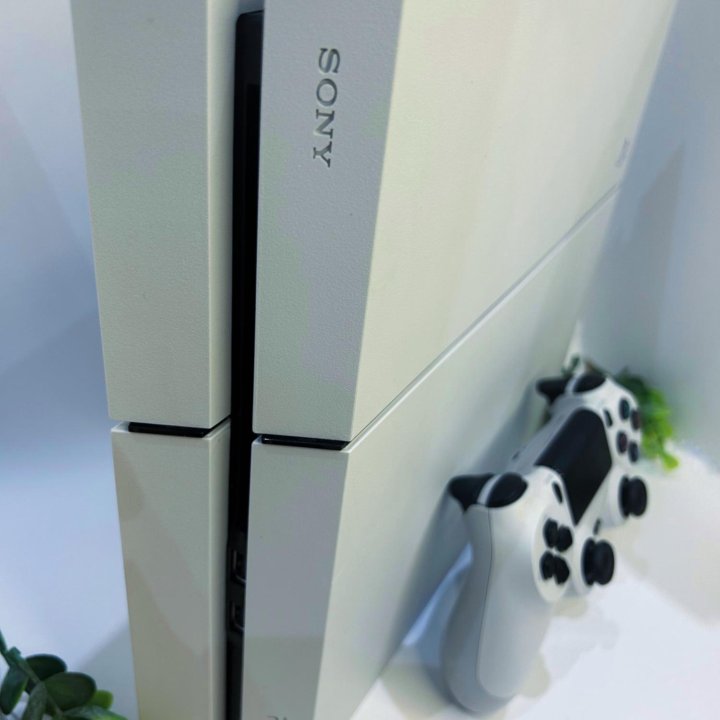 Приставка SonyPlaystation 4 + 700 игр