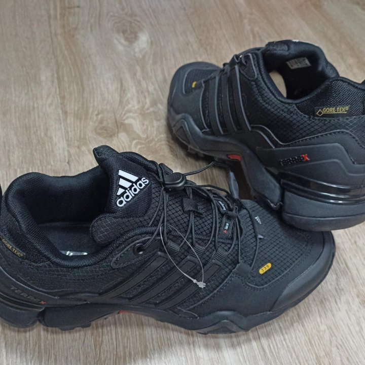 Кроссовки Adidas Terrex ( термо)