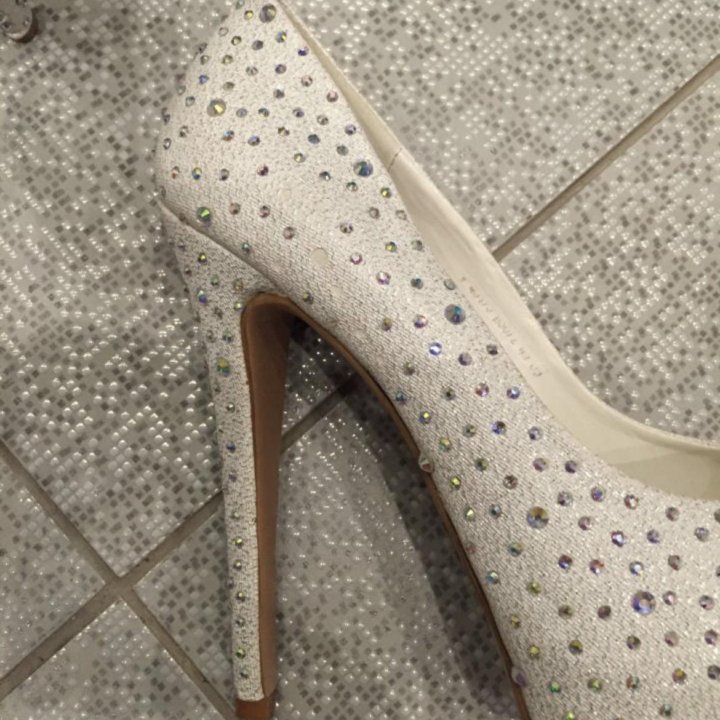 Туфли со стразами 40