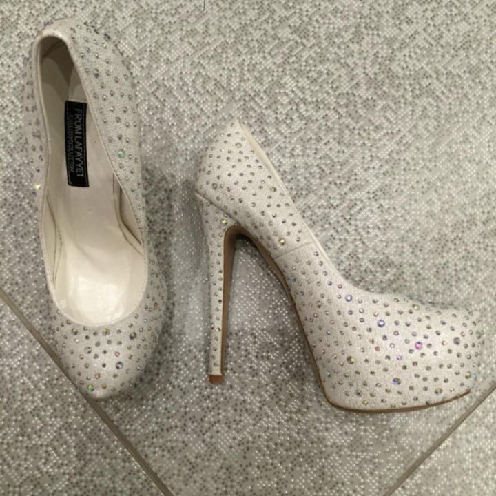 Туфли со стразами 40