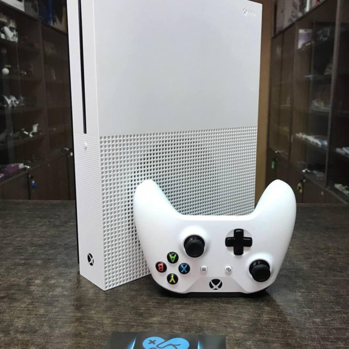 Microsoft Xbox One S 1Tb 1000gb + более 70 игр