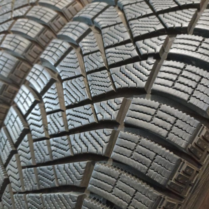 Зимние шины Pirelli IceZero FR 225/65 R17