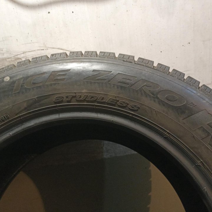 Зимние шины Pirelli IceZero FR 225/65 R17