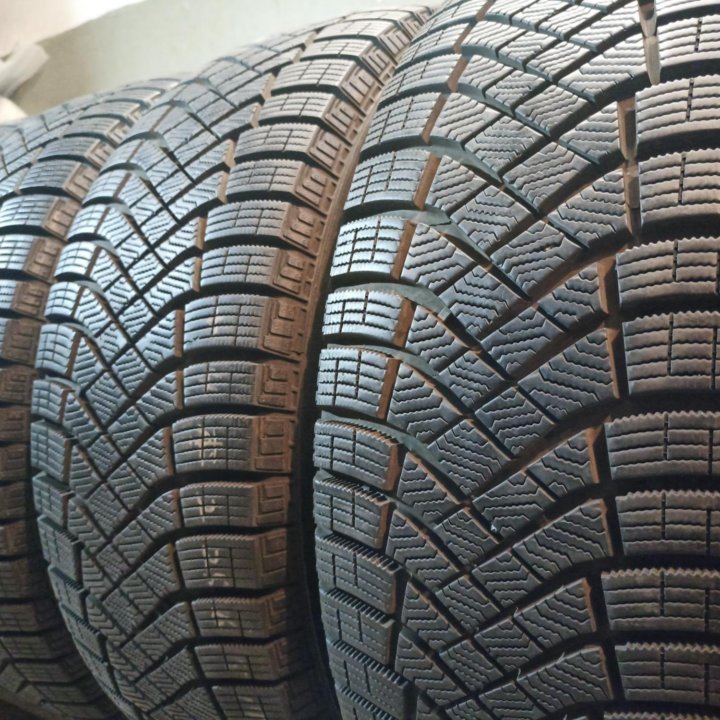 Зимние шины Pirelli IceZero FR 225/65 R17