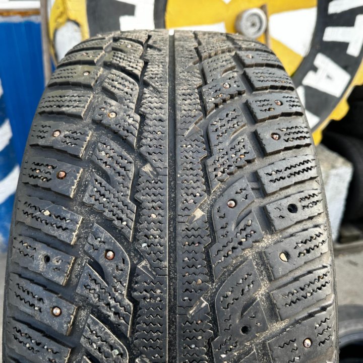 255/55/18 зима Kumho I'ZEN RV Stud KC16