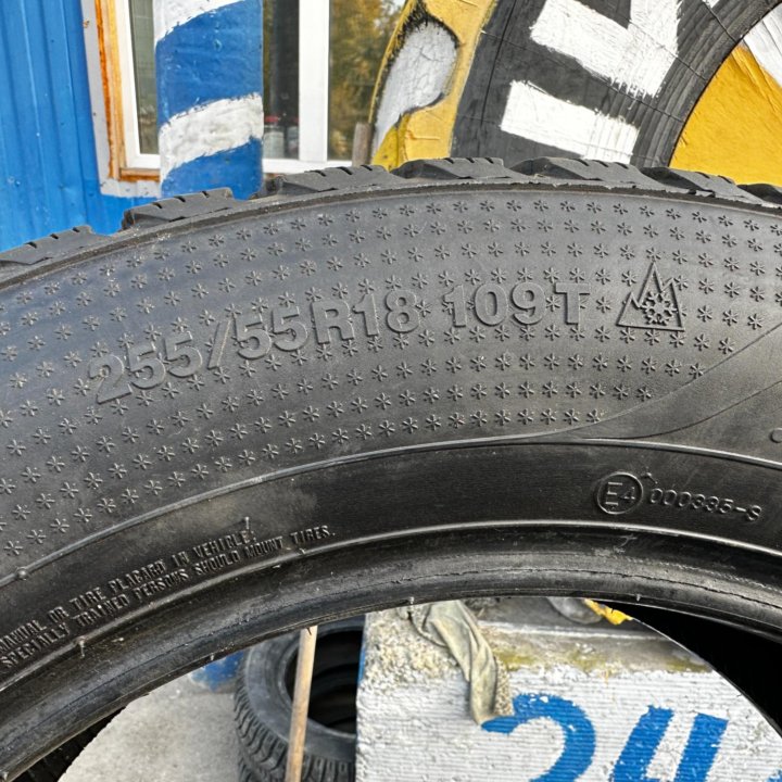 255/55/18 зима Kumho I'ZEN RV Stud KC16