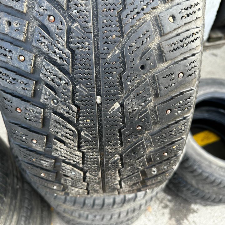 255/55/18 зима Kumho I'ZEN RV Stud KC16