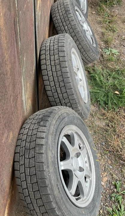 Продам колеса б/у: шины Dunlop (липучка) 185/70R14