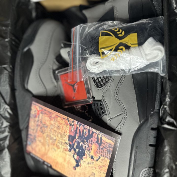 Nike Air Jordan 4 Retro