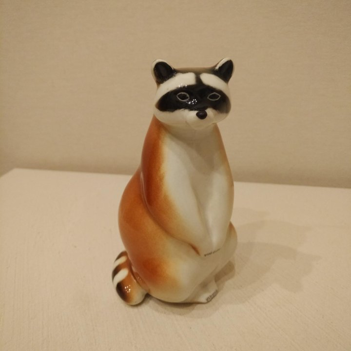 Статуэтки Фарфор