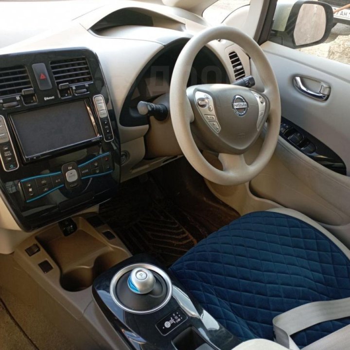 Nissan Leaf, 2011