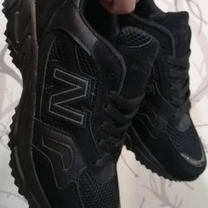 Кроссовки new balance демисезонные новые черные