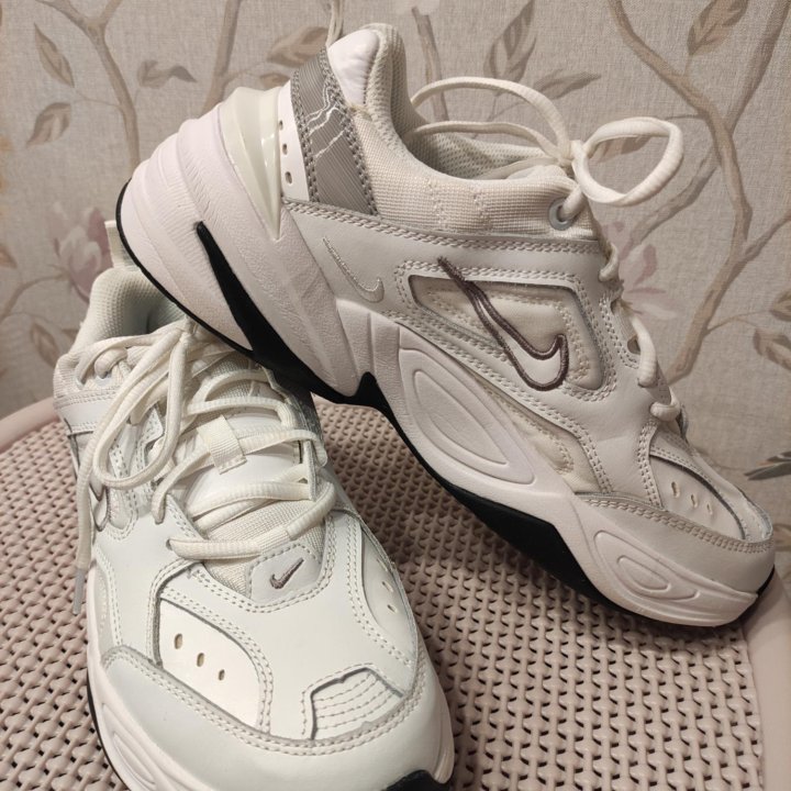 Кросовки NIKE р.40-41 Новые