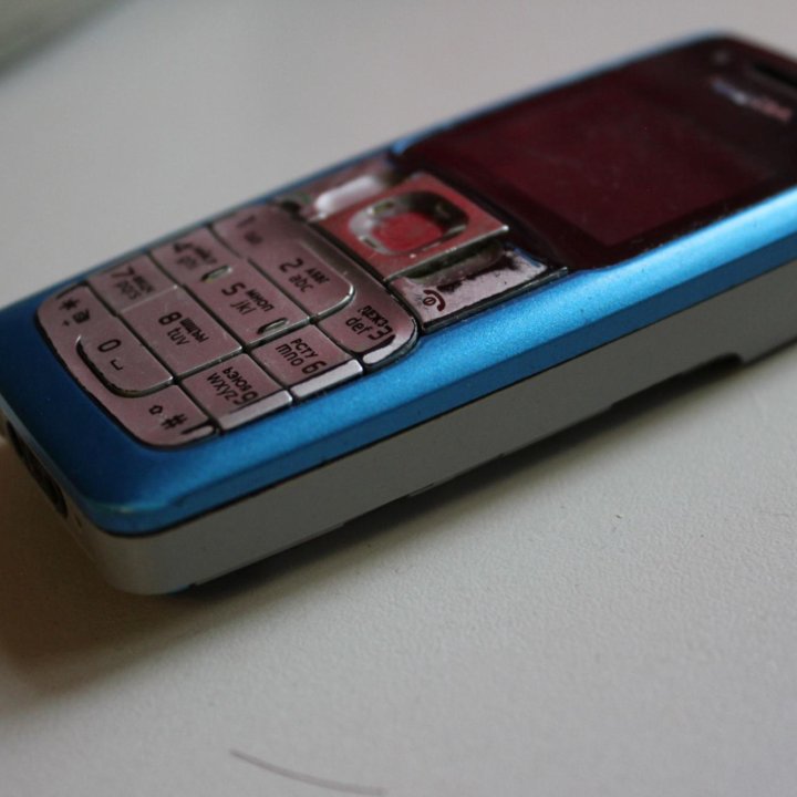 Nokia 2310, без аккумулятора и задней крышки