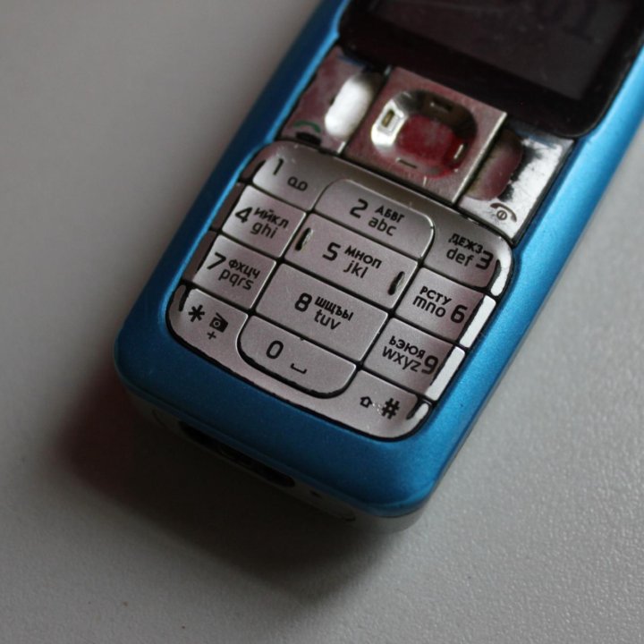 Nokia 2310, без аккумулятора и задней крышки