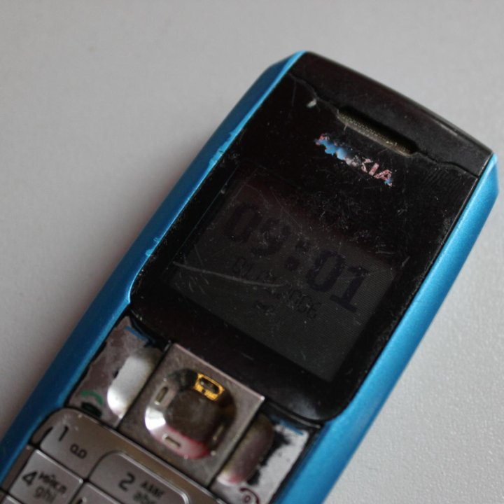 Nokia 2310, без аккумулятора и задней крышки