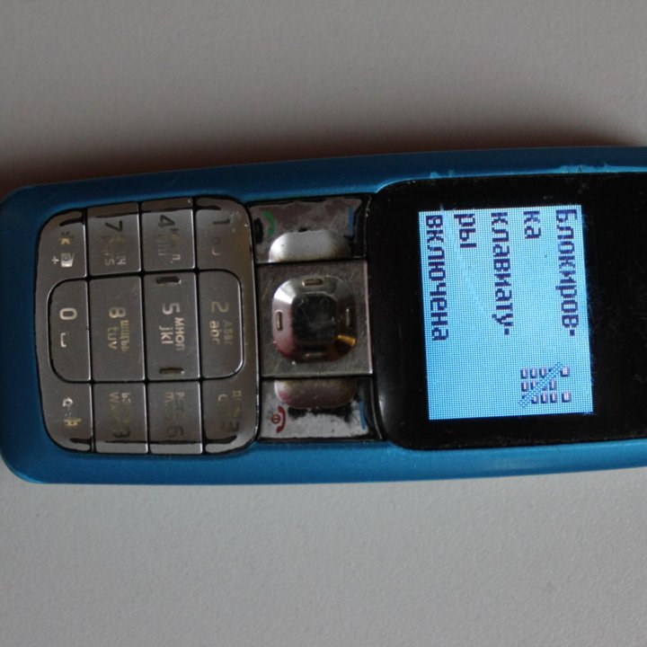 Nokia 2310, без аккумулятора и задней крышки