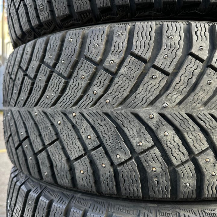 245/45/19 зима, шипы Michelin X-Ice North 4