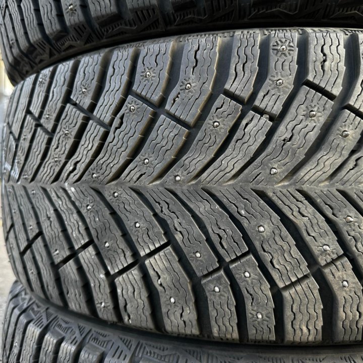 245/45/19 зима, шипы Michelin X-Ice North 4