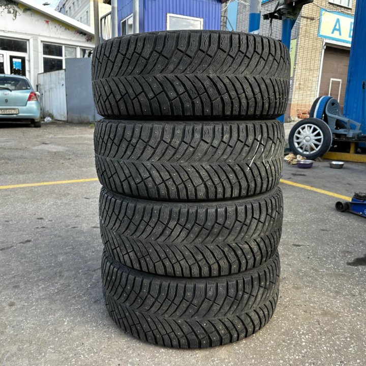 245/45/19 зима, шипы Michelin X-Ice North 4