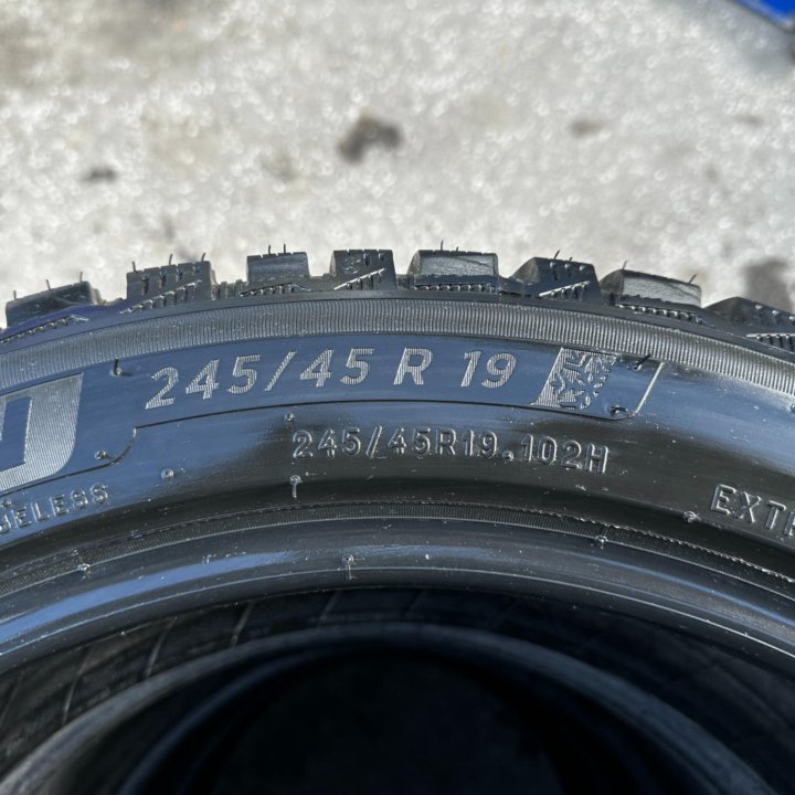 245/45/19 зима, шипы Michelin X-Ice North 4