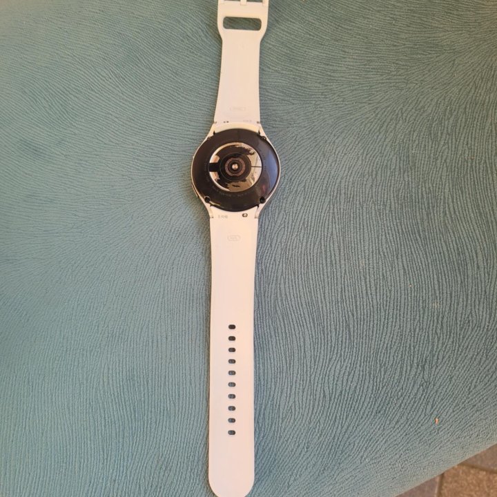 Смарт-часы Samsung Watch 4 44mm