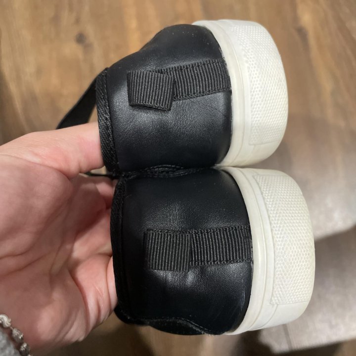 Школьная обувь