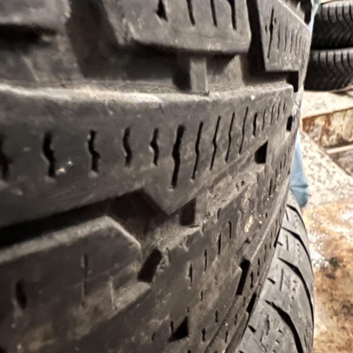 Nokian 265/60/R18