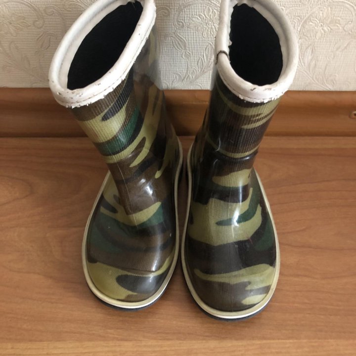 Резиновые сапоги