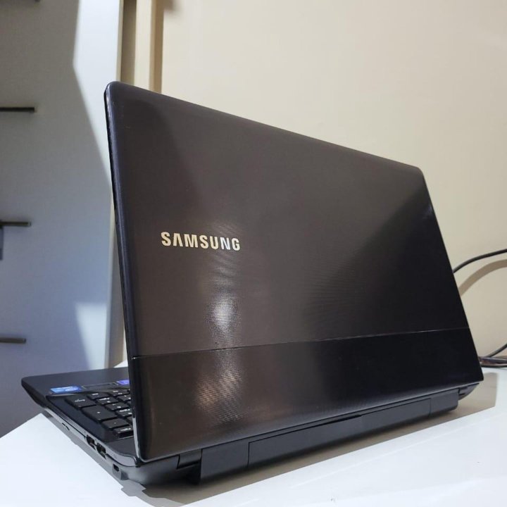 Samsung i5-3230m 8gb SSD GT620m