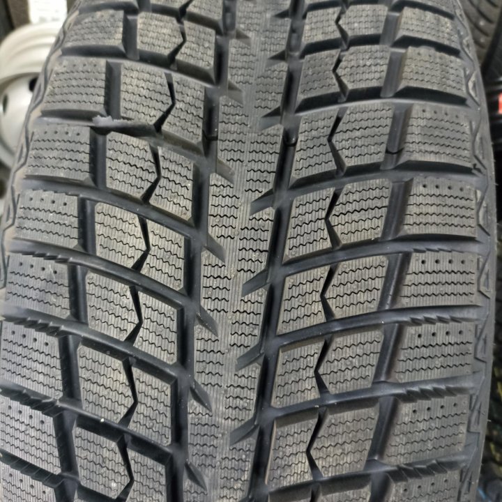 Зимняя резина 235/55 R-20 