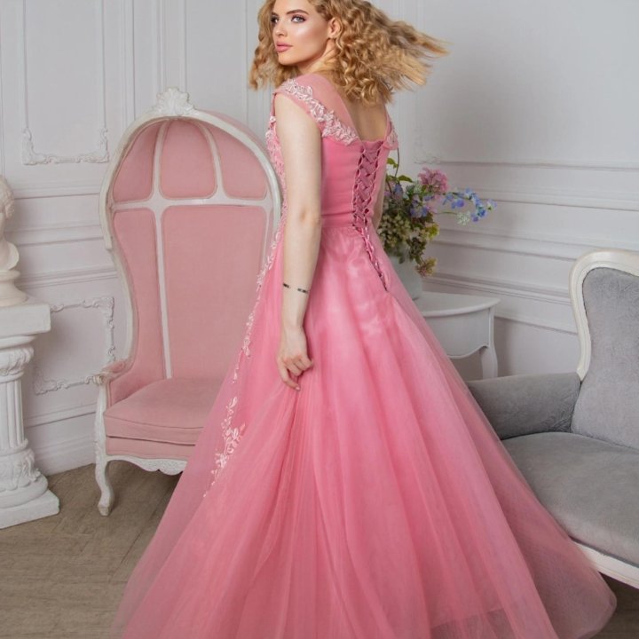 Вечернее платье