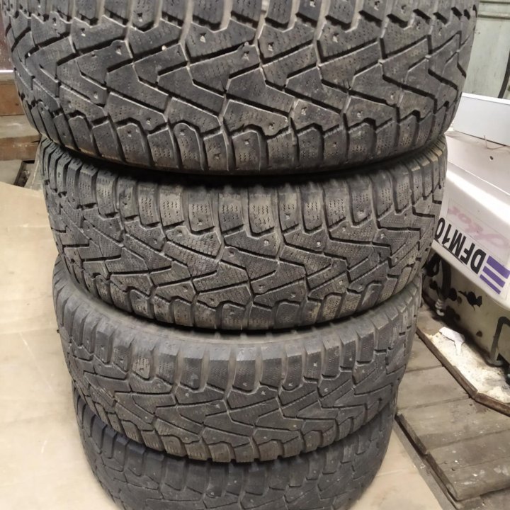 Продам резину зимние . PIRELLI 205/55/16