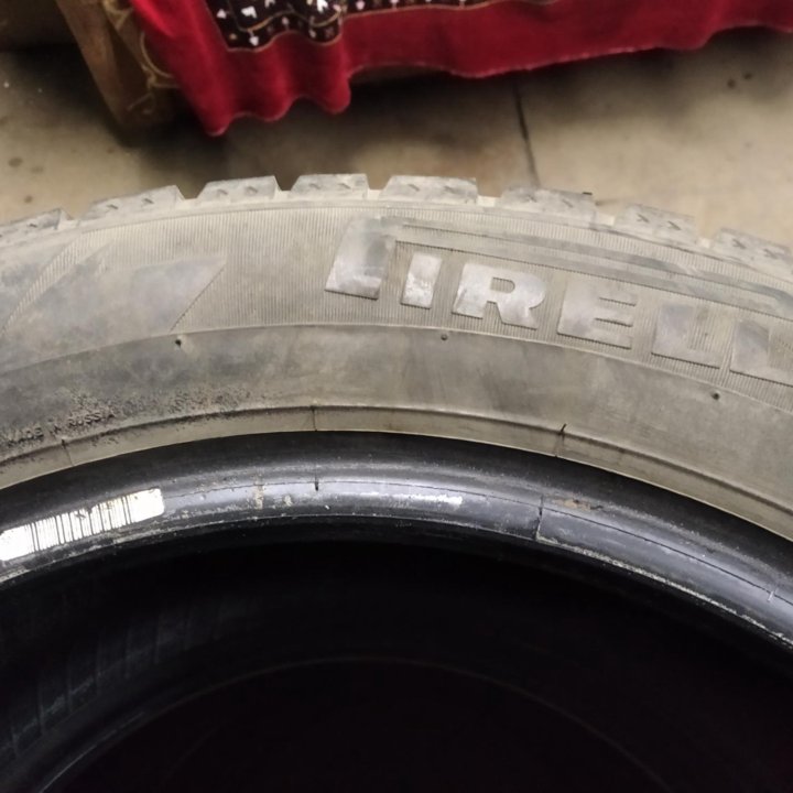 Продам резину зимние . PIRELLI 205/55/16