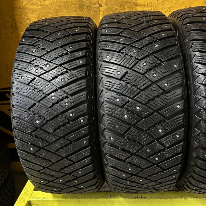 Зимние шины GoodYear Arctic Ice R16 Все шипы