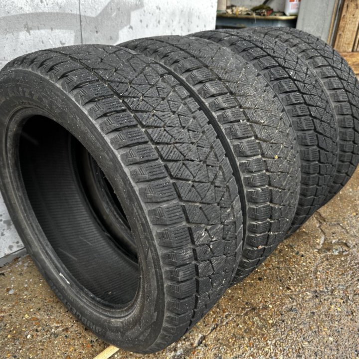 Зимняя резина R18 225/55 Bridgestone (4 шт.)