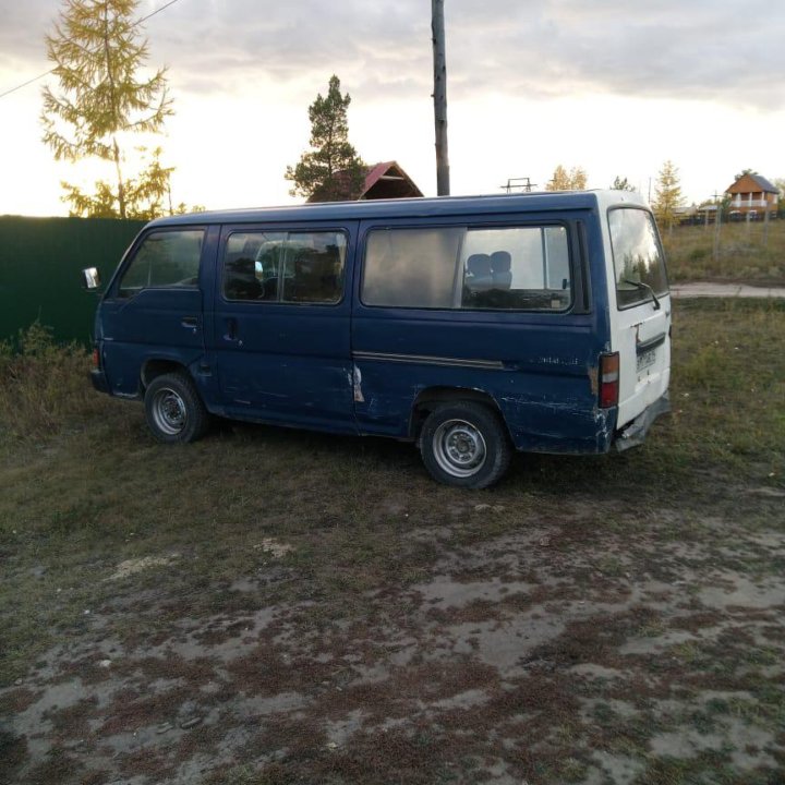 Nissan Caravan, 1989