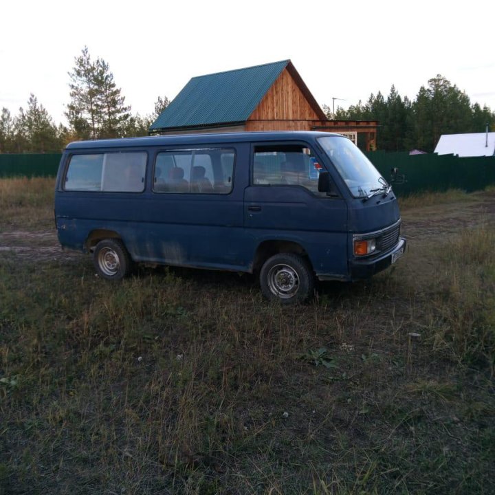 Nissan Caravan, 1989