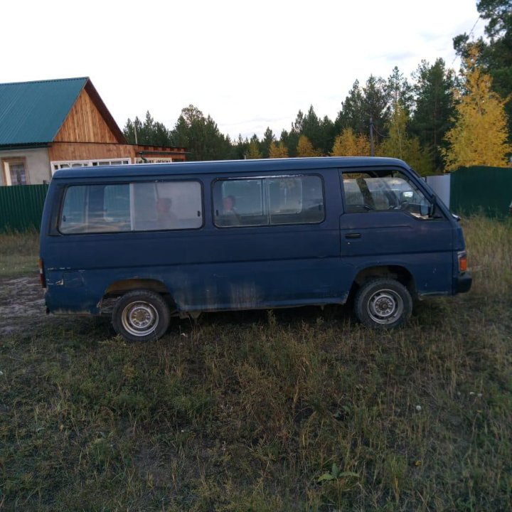 Nissan Caravan, 1989