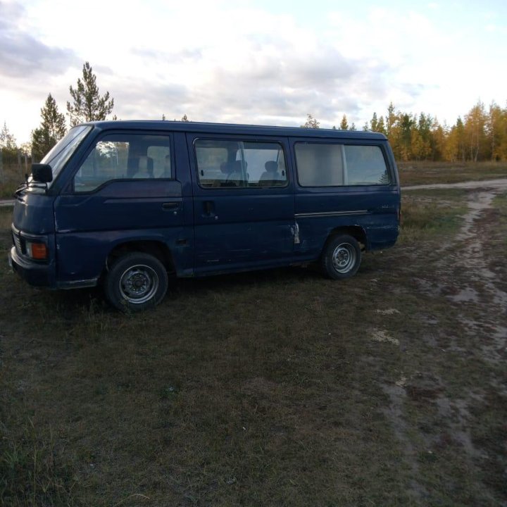 Nissan Caravan, 1989