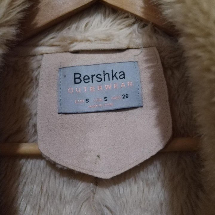 Дубленка женская из экомеха Bershka 44